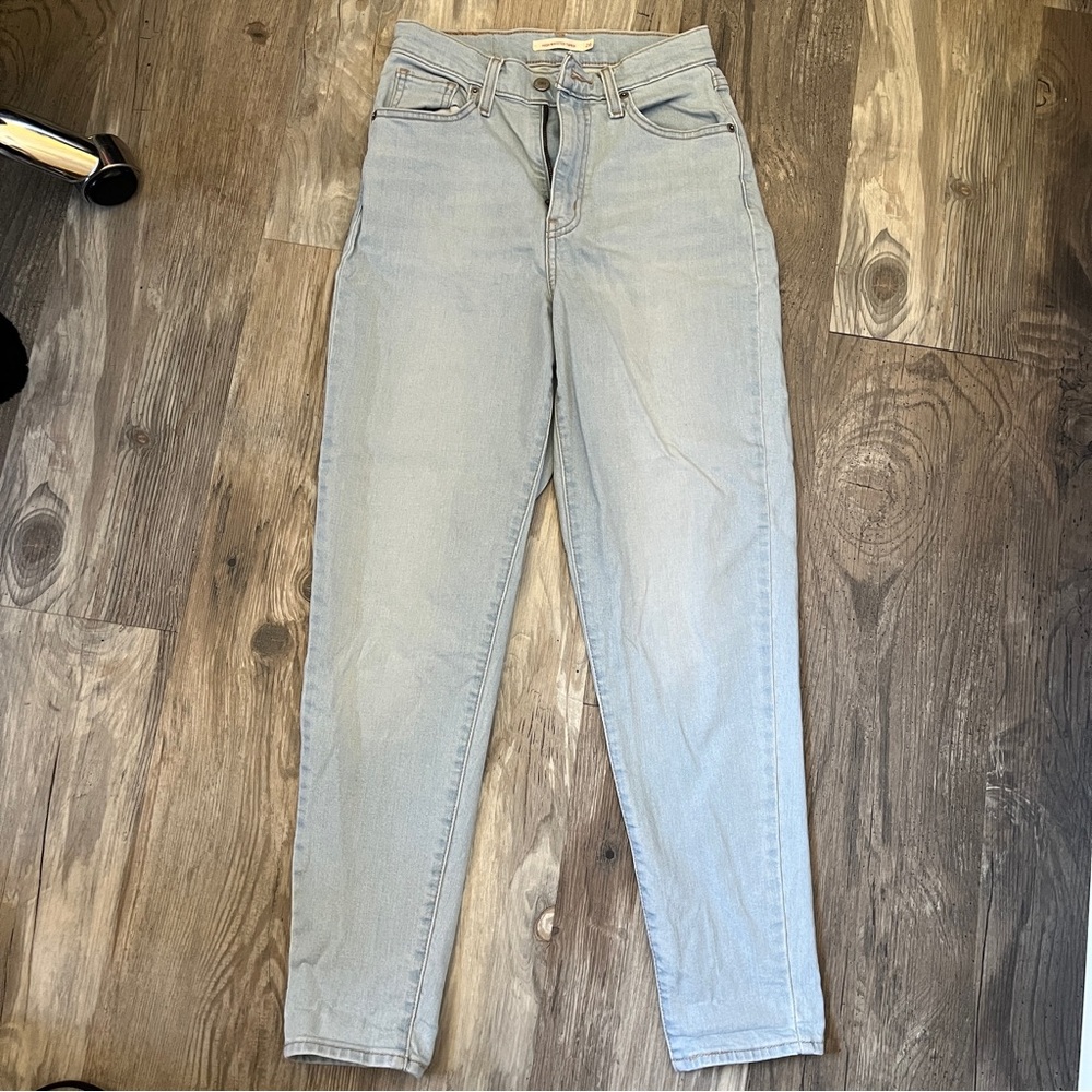Levi’s High Waisted Taper Jeans size 26